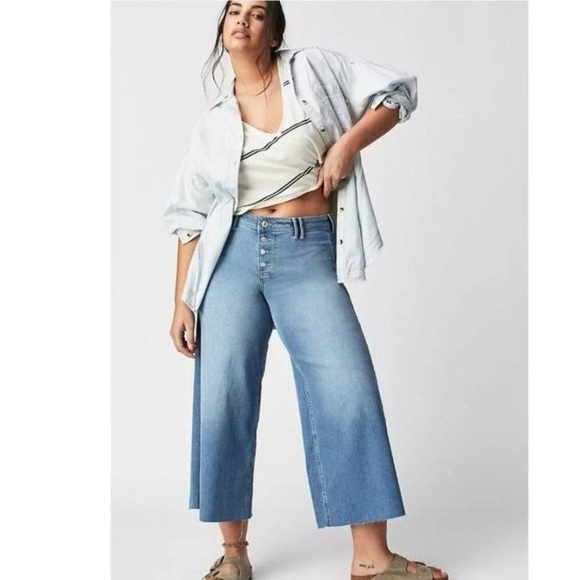 We the free CRVY nwt - Picture 1 of 4